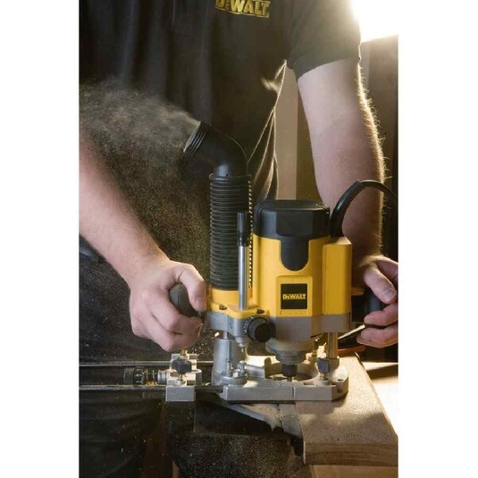 Elettrofresatrice 1100W DeWalt  DW621 -4