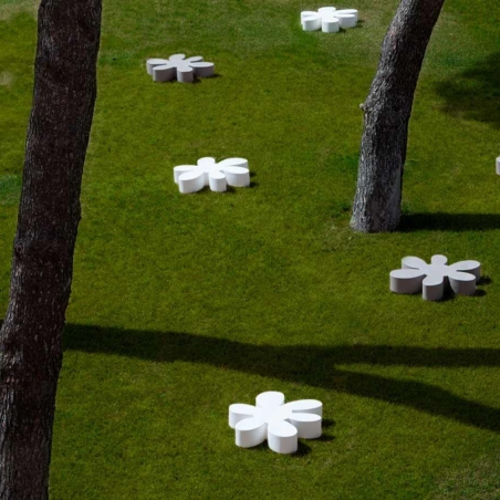 Pedana espositrice a forma di fiore in polietilene Floris -26