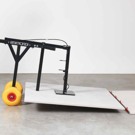 Movimentazione e posa di piastrelle con ventosa a batteria TSX RaimondiRAIMONDI