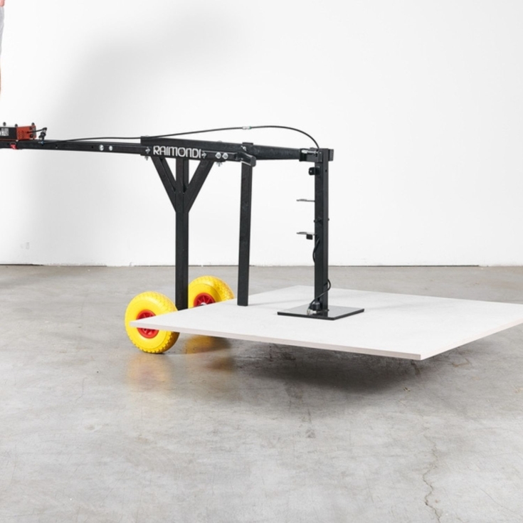 Movimentazione e posa di piastrelle con ventosa a batteria TSX RaimondiRAIMONDI