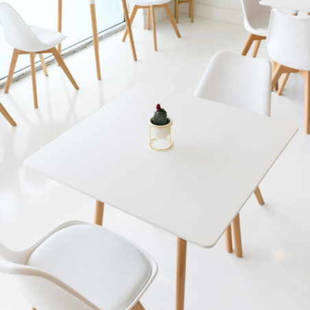 Tavolo 80x80 cm nero con gambe in legno - Lione