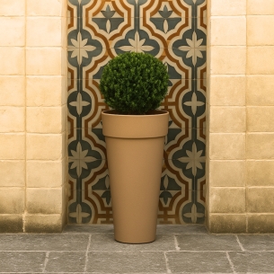 Portavaso da esterno rotondo 29 cm in polietilene alto 43 cm - Messapico 45