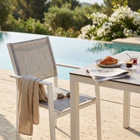 Poltrona con braccioli impilabile da giardino Jamaica - BiancaEDENYA