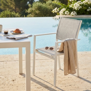 Poltrona con braccioli impilabile da giardino Jamaica - BiancaEDENYA