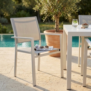 Poltrona con braccioli impilabile da giardino Jamaica - TortoraEDENYA