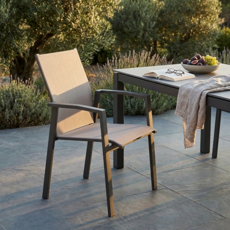 Poltrona in metallo con seduta e schienale in textilene impilabile - Taupe MailiEDENYA