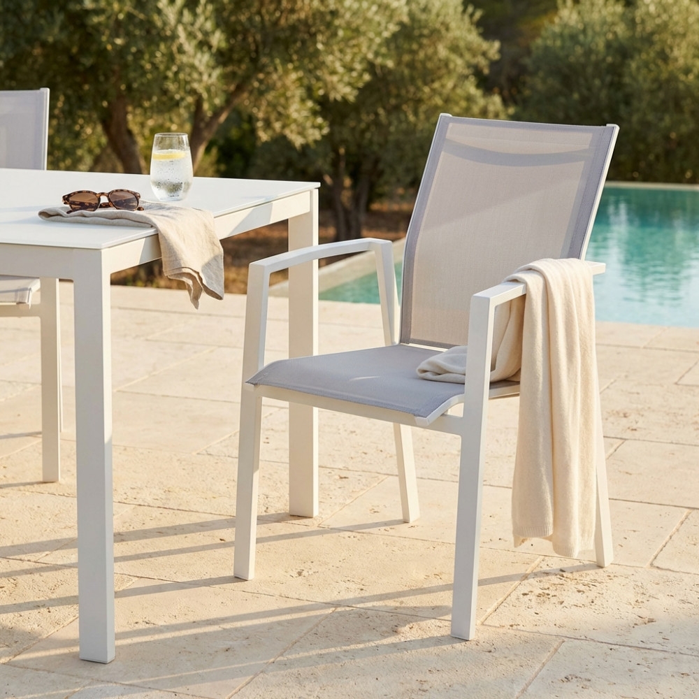 Poltrona in metallo con seduta e schienale in textilene impilabile - Bianca MailiEDENYA