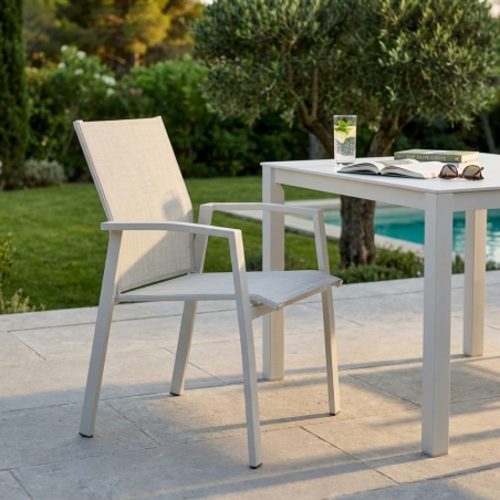 Poltrona in metallo con seduta e schienale in textilene impilabile - Tortora MailiEDENYA