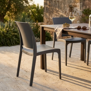 Sedia impilabile in polipropilene colore Grigia VolgaEDENYA