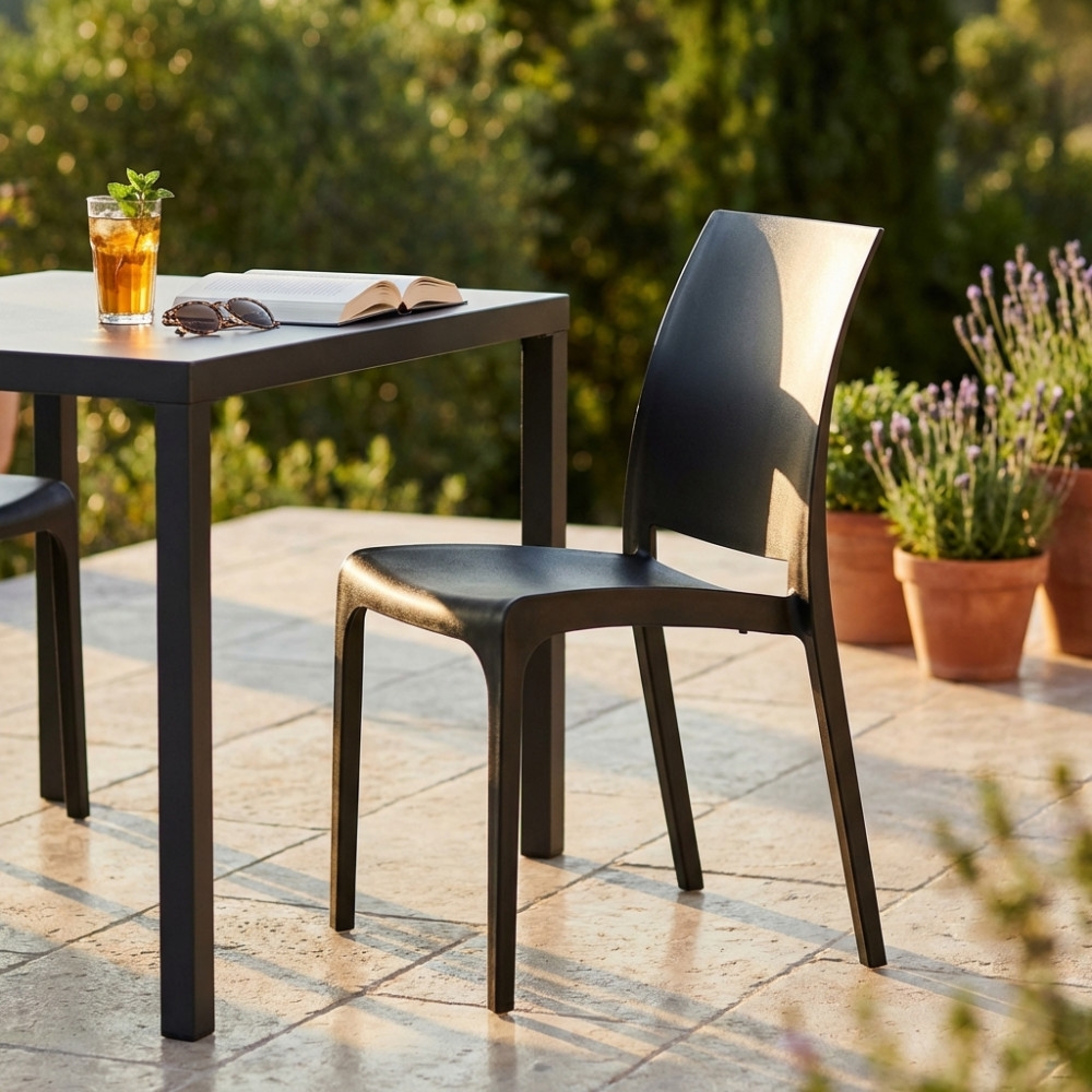 Sedia impilabile in polipropilene colore Nera VolgaEDENYA