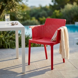 Poltrona da giardino impilabile in polipropilene rossa CathyEDENYA