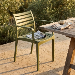Sedia impilabile esterno con braccioli verde EvelineEDENYA
