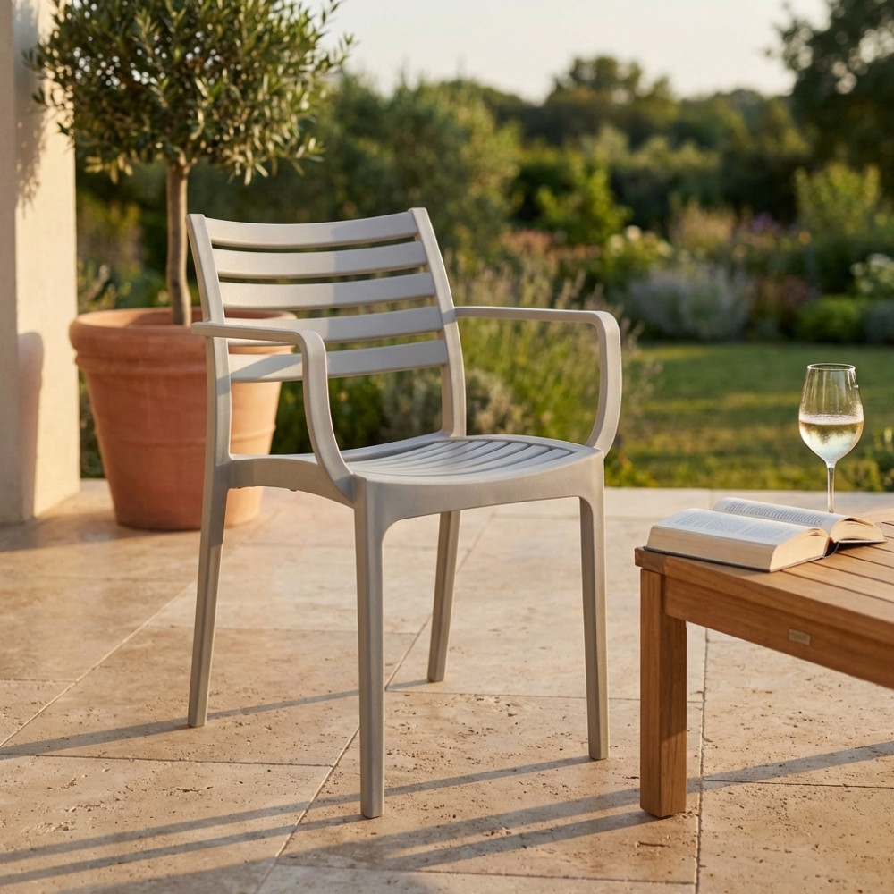 Sedia impilabile esterno con braccioli grigio EvelineEDENYA