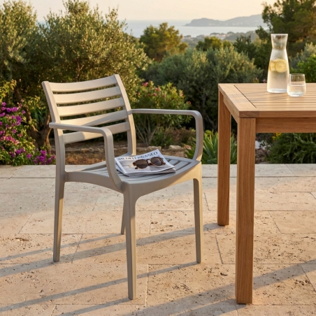Sedia impilabile esterno con braccioli grigio EvelineEDENYA
