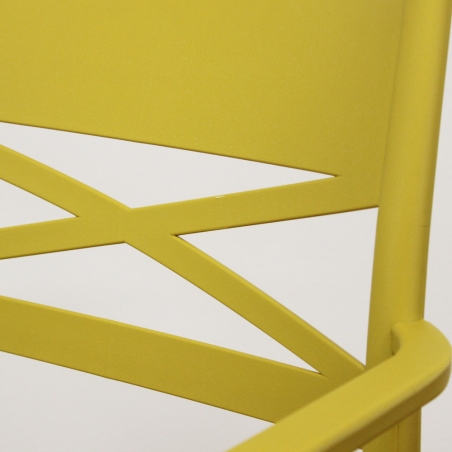 Sedia impilabile con braccioli in polipropilene gialla - DARLEENEDENYA