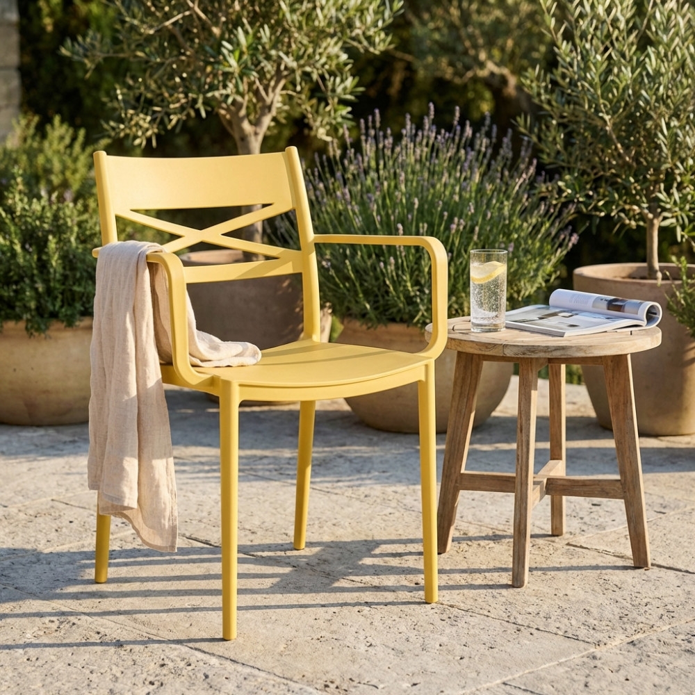 Sedia impilabile con braccioli in polipropilene gialla - DARLEENEDENYA