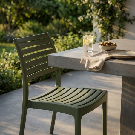 Sedia in polipropilene impilabile verde - EVELINEEDENYA