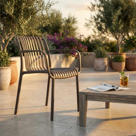 Sedia impilabile con braccioli in polipropilene taupe - Giuly -2