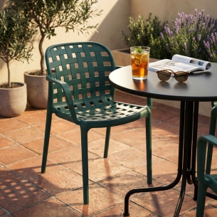 Sedia impilabile con braccioli in polipropilene verde petrolio - SharonEDENYA