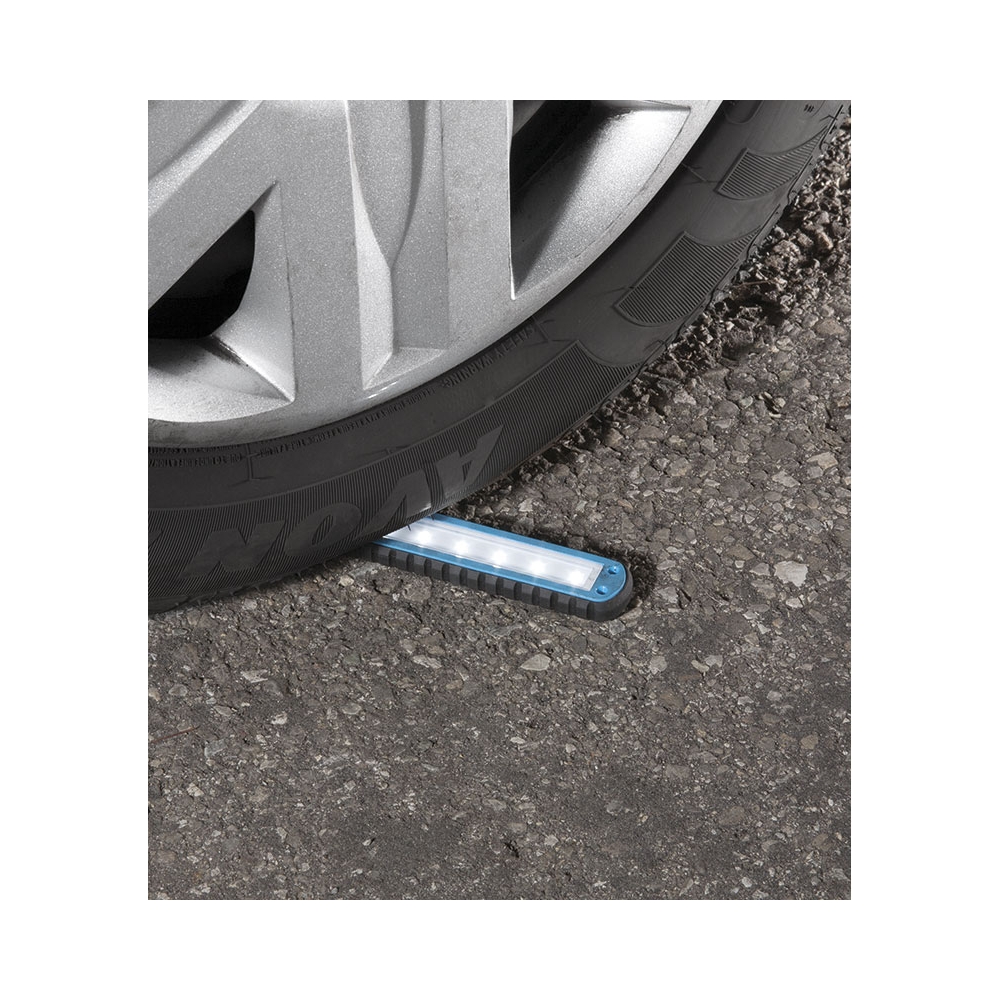 Lampada Led ricaricabile ultra sottile FERVI 3,7 V 2400 mAh Lithium 400 lm 100 ÷ 240 V , 50 ÷ 60 Hz 3 - 10 h