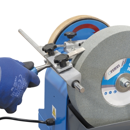 Affilatrice professionale ad acqua FERVI 0770 con motore 230 V 50 Hz 200 W, velocità 90 rpm e mola ad acqua Ø 250 x 50 x Ø 32 mm