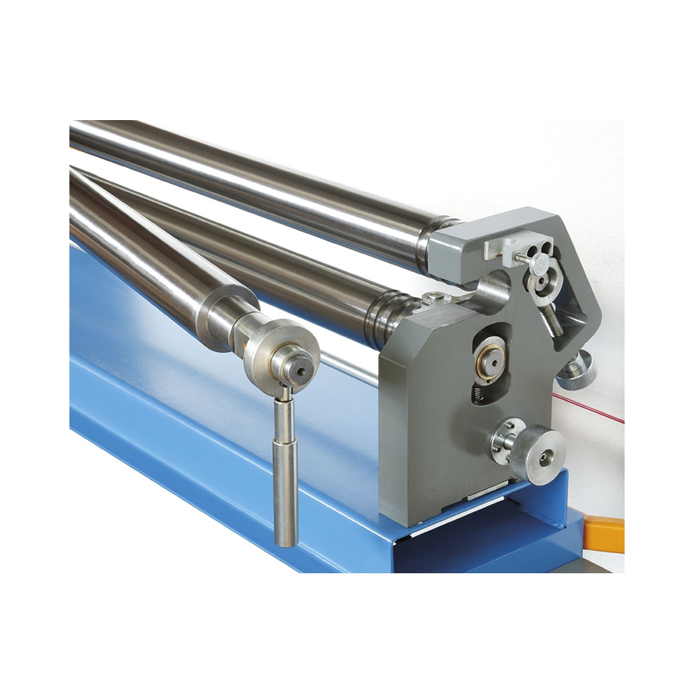 Calandra motorizzata FERVI 0285/75 con larghezza 1300 mm, spessore 1,5 mm e motore 400 V 50 Hz 0,75 kW -2