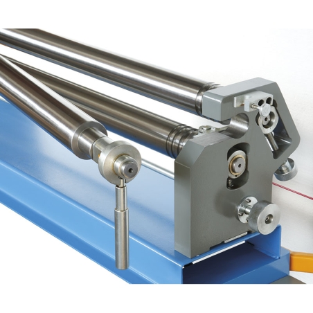 Calandra motorizzata FERVI 0285/75 con larghezza 1300 mm, spessore 1,5 mm e motore 400 V 50 Hz 0,75 kW -2