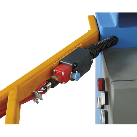 Calandra motorizzata FERVI 0285/75 con larghezza 1300 mm, spessore 1,5 mm e motore 400 V 50 Hz 0,75 kW -3
