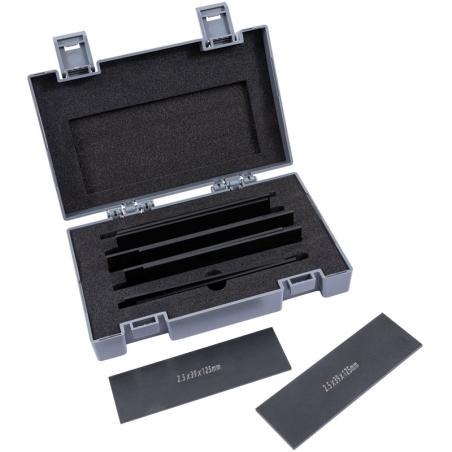 Set parallele magnetiche FERVI 0766/090 con dimensioni 90 x 2,5 x (15-22-25-30-32) mm, durezza HRC 60 e precisione ± 0,005 mm -1