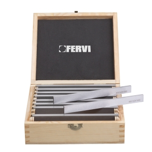 Serie parallele FERVI P015 con dimensioni 160 x 4 x (10-14-18-22-26-30-34-38-42) mm, durezza HRC 60 e precisione ± 0,005 mm -1
